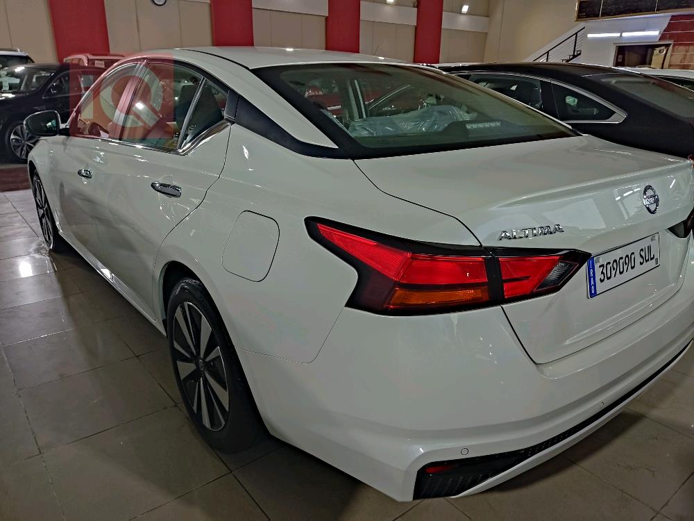 نيسان ألتيما